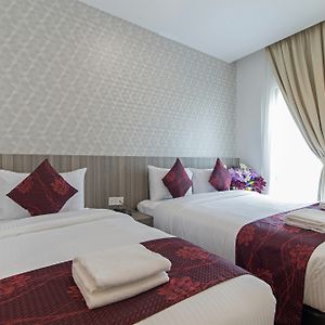 Family Triple Queen Room